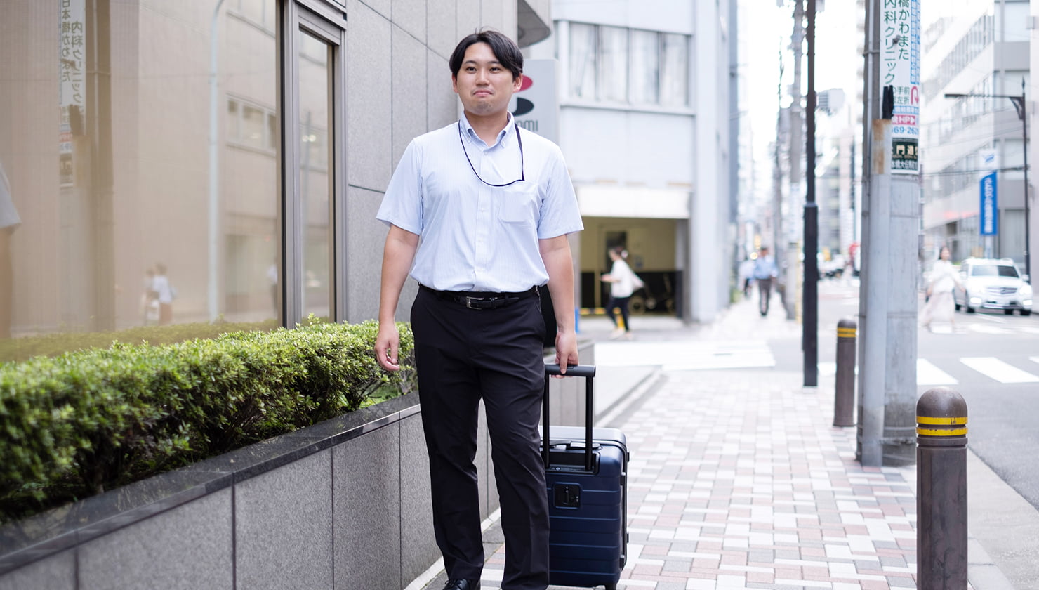 打ち合わせをするスタッフの写真